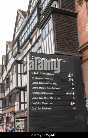 Chancery Lane tube station con il fiocco Inn edifici in High Holborn, City of London, Greater London, Regno Unito Foto Stock