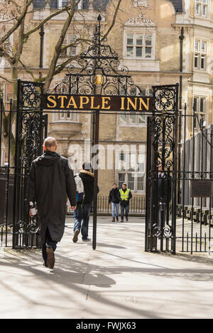 Pinzatura Inn, Locande di corte, High Holborn, nella City di Londra, Inghilterra, Regno Unito Foto Stock