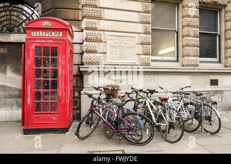 "Sherlock Holmes' casella telefono fuori San Barts Hospital di Smithfield, central London, Regno Unito Foto Stock