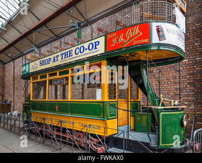 Wolverhampton Corporation di tramvie aprire topper n. 49, costruito nel 1909, ora al museo di Black Country Living, Dudley, Midlands, Regno Unito Foto Stock