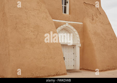 San Francisco de Asis chiesa della Missione, Rancos de Taos Plaza, Taos, Nuovo Messico, STATI UNITI D'AMERICA Foto Stock