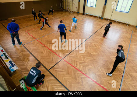 Team di Neukloster durante la pratica Goalball Foto Stock