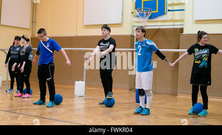 Team di Neukloster durante la pratica Goalball Foto Stock