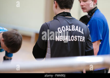 Team di Neukloster durante la pratica Goalball Foto Stock