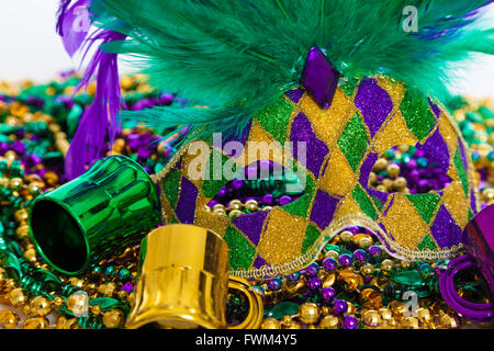 Un gruppo di Mardi Gras mask con perle Foto Stock