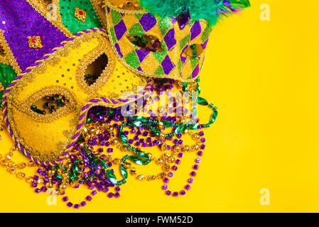 Un gruppo di Mardi Gras mask con perle Foto Stock