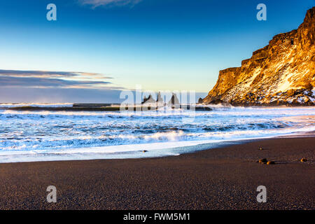 Viste intorno e Vik Reynishverfi (spiaggia nera) Foto Stock