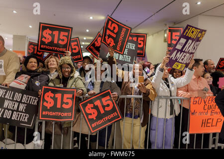 Protesta per sollevare il minimo di wag a $15 all'ora, Albany, New York, USA, Gennaio 2016 Foto Stock