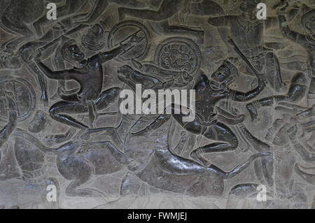 Antica scena di battaglia bassorilievo (Fregio) a Angkor Wat, Siem Reap Provincia, Cambogia. Credito: Kraig Lieb Foto Stock