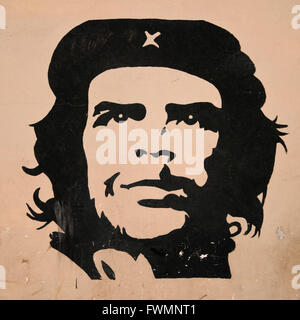 Vista sulla piazza di Che Guevara murale su una parete in Cuba. Foto Stock