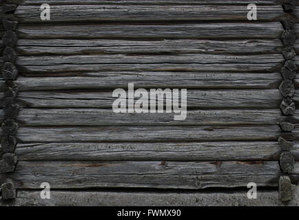 Legno scuro texture di log cabin con pareti a entrambi i lati. Foto Stock