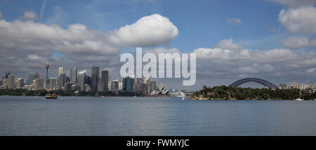 Skyline di Sydney dal porto di Sydney New South Wales AUSTRALIA Foto Stock