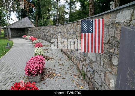 Una bandiera americana a Malmedy massacro memoriale, Baugnez, vicino a Malmedy, Belgio. Foto Stock