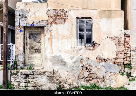 Casa abbandonata in Famagosta, Repubblica Turca di Cipro del Nord della Repubblica turca di Cipro del Nord Foto Stock