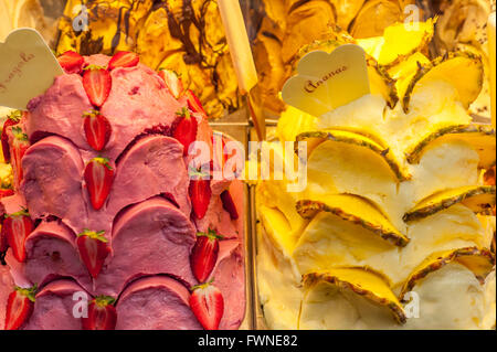 Il gelato in vendita nella città di Firenze. Foto Stock