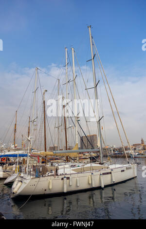 Imbarcazioni spagnole in porto Palamos Foto Stock