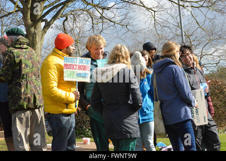 Exeter Devon, Regno Unito. 6 Aprile, 2016. Exeter i medici in sciopero - Royal Devon e Exeter Hospital, RDE- Mercoledì 6 aprile 2016 Credit: @camerafirm/Alamy Live News Foto Stock