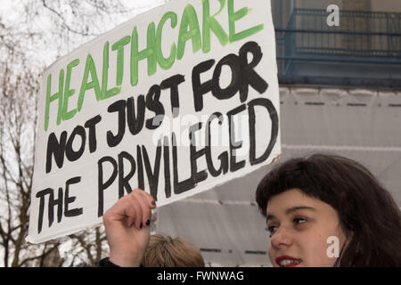 Londra, Regno Unito. Il 6 aprile 2016. Junior banner Docotr Credito: Ian Davidson/Alamy Live News Foto Stock