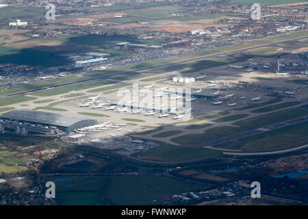 Aeroporto di Heathrow di Londra, UK. Il 6 aprile 2016. L'aeroporto di Heathrow è stata denominata sesto aeroporto più trafficato del mondo dopo accogliente 74.98 milioni di passeggeri nel 2015 Credit: amer ghazzal/Alamy Live News Foto Stock