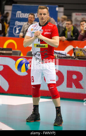 ERGO Arena, Gdansk, Polonia, 6 Aprile, 2016. La pallavolo Plus League, Damian Wojtaszek in azione durante la partita di pallavolo nel round 26 : Lotos Trefl Danzica vs Asseco Resovia Rzeszow, Credito: Tomasz Zasinski / Alamy Live News Foto Stock