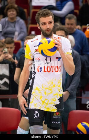 ERGO Arena, Gdansk, Polonia, 6 Aprile, 2016. La pallavolo Plus League, Mateusz Mika in azione durante la partita di pallavolo nel round 26 : Lotos Trefl Danzica vs Asseco Resovia Rzeszow, Credito: Tomasz Zasinski / Alamy Live News Foto Stock