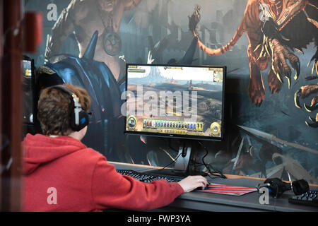 Il tabacco Dock, Londra, Regno Unito. Il 7 aprile 2016. Il 2016 EGX REZZED Giochi evento tenutosi al Dock di tabacco. I giochi Foto Stock