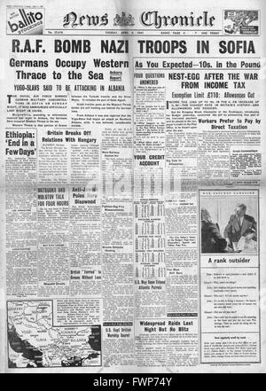 1941 front page News Cronaca del bilancio e RAF raid a Sofia Foto Stock