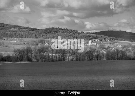 Villaggio Slupice nei campi Bassa Slesia Polonia Foto Stock