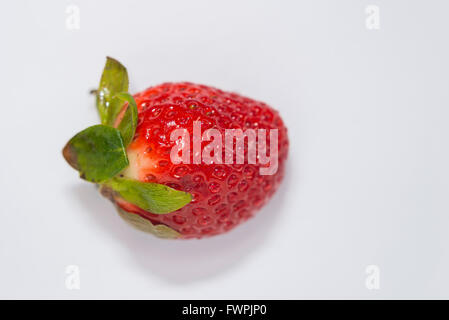 Fraise sur fond blanc marsiglia francia Foto Stock