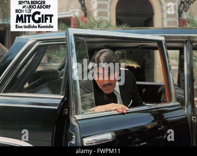 MitGift - Eine tödliche Komödie, Deutschland 1976, Regie: Michael Verhoeven, Darsteller: Mario Adorf Foto Stock