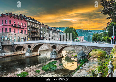 Tramonto su Sarajevo latino del Bridge Foto Stock