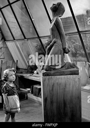 Madonna in Ketten, Deutschland 1949, Regie: Gerhard Lamprecht, Darsteller: Dagmar Jansen Foto Stock