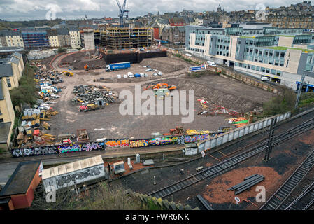 Il lavoro sta procedendo sulla controversa £150m Caltongate progetto in Edinburgh. Foto Stock