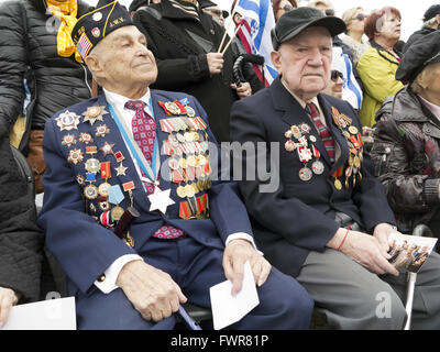 Rally contro l odio e l'anti-semitismo all'Olocausto Memorial Park in Sheepshead Bay a Brooklyn, NY, Marzo 13, 2016. Gli Stati Foto Stock