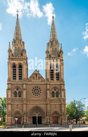 La Cattedrale di San Pietro di Adelaide in un giorno, Sud Australia. Foto Stock