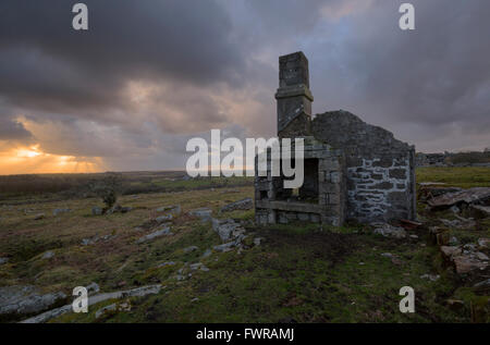 Il vecchio edificio in rovina a Carbilly Tor su Bodmin Moor Foto Stock