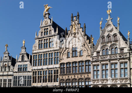 Fila di facciate di corporazione fiamminga case sul Grote Markt di Anversa, Belgio Foto Stock