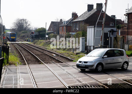 Albion Street passaggio a livello ferroviario, a Saxmundham, Suffolk, Regno Unito. Foto Stock