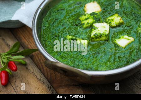 Palak Paneer spinacio indiano curry di formaggio Foto Stock