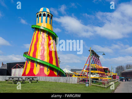 Vecchio Helter Skelter negli anni trenta del novecento in fiera, Black Country Living Museum, Dudley, West Midlands, Regno Unito Foto Stock