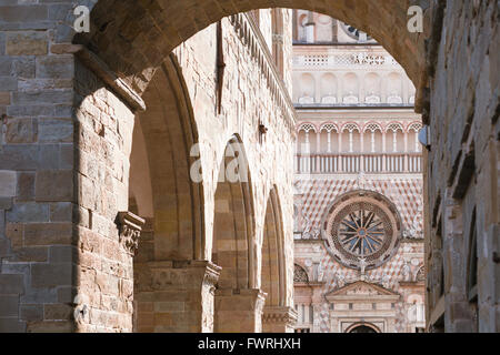 Scorcio del XV secolo la Cappella Colleoni, Bergamo, Italia, progettato da Giovanni Antonio Amadeo, 1472-6. Foto Stock