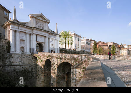 Porta San Giacomo, il St James Gate, Bergamo, del 1592 dall'architetto Bonaiuto Lorini. Foto Stock