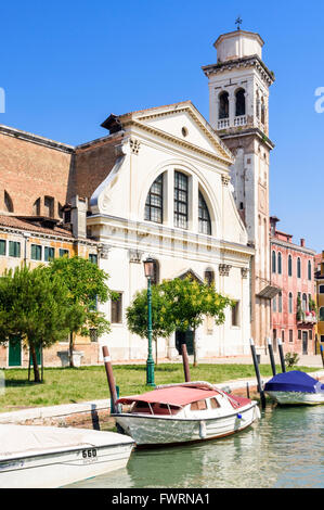 Chiesa di San Marco con il suo Campanile lungo il Rio de San Trovaso, Dorsoduro, Venezia, Italia Foto Stock