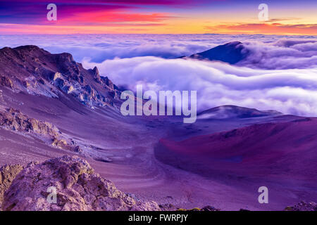 Il Cratere Haleakala a Maui con spettacolari vedute di sunrise Foto Stock