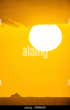 Tramonto su Maui con yacht Foto Stock