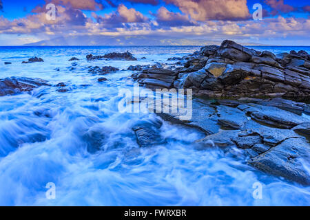 Onde sulla spiaggia a Maui Foto Stock