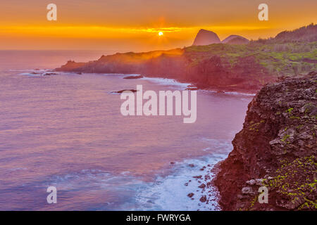 Sunrise vista della baia di Poelua e costa nord, Maui Foto Stock