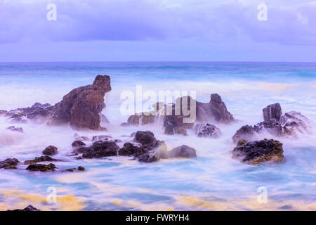 Onde sulla spiaggia a Maui Foto Stock