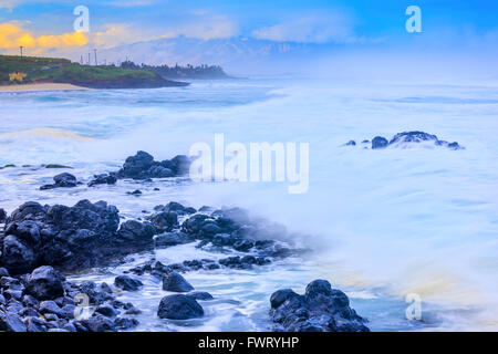 Onde sulla spiaggia a Maui Foto Stock