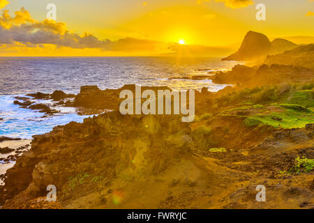 Sunrise Poelua Bay e costa nord, Maui Foto Stock